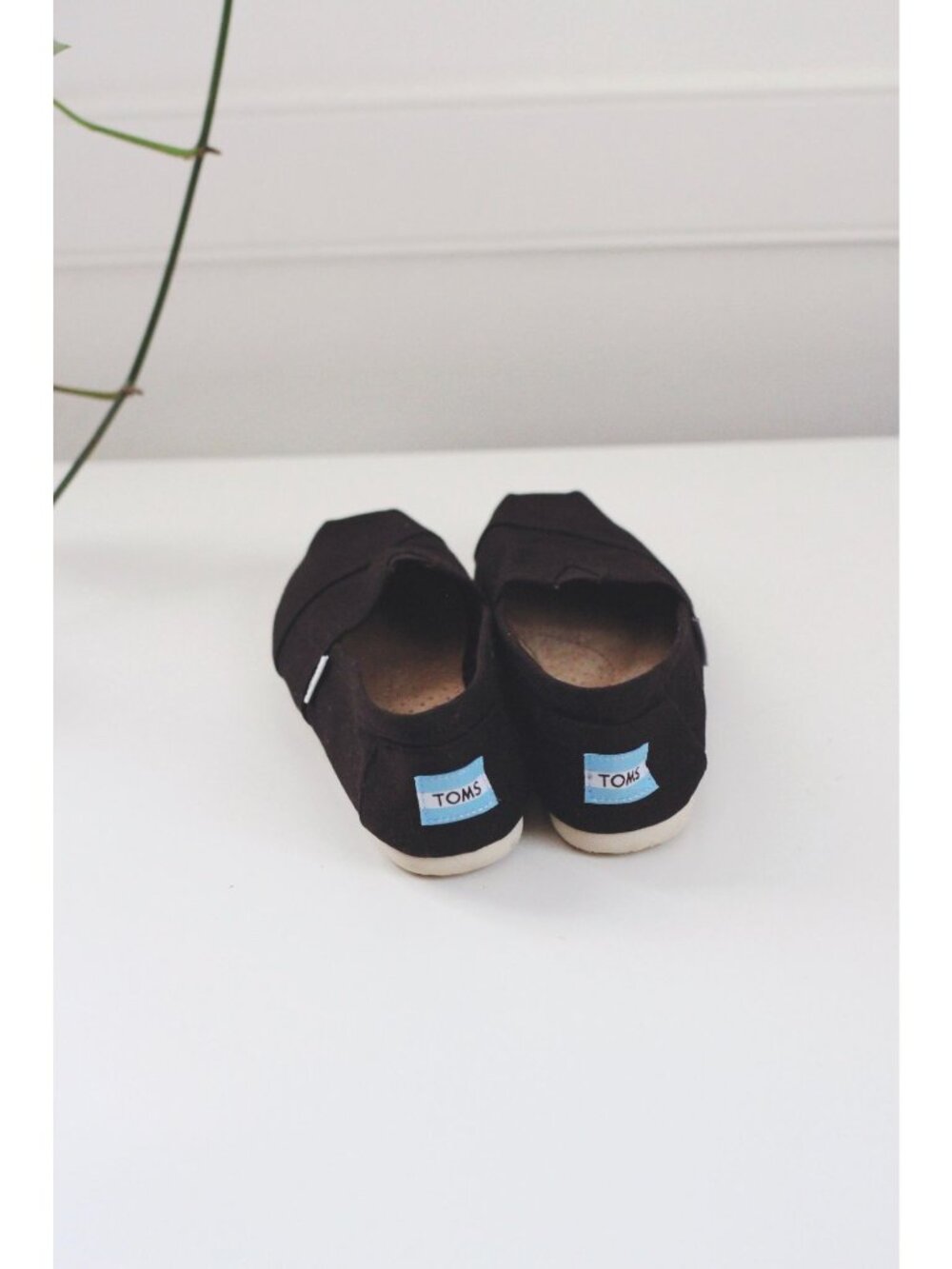 Toms Black Canvas Slip-On Shoes With Striped Inner Lining Casual Flats For Every - Picture 4 of 7